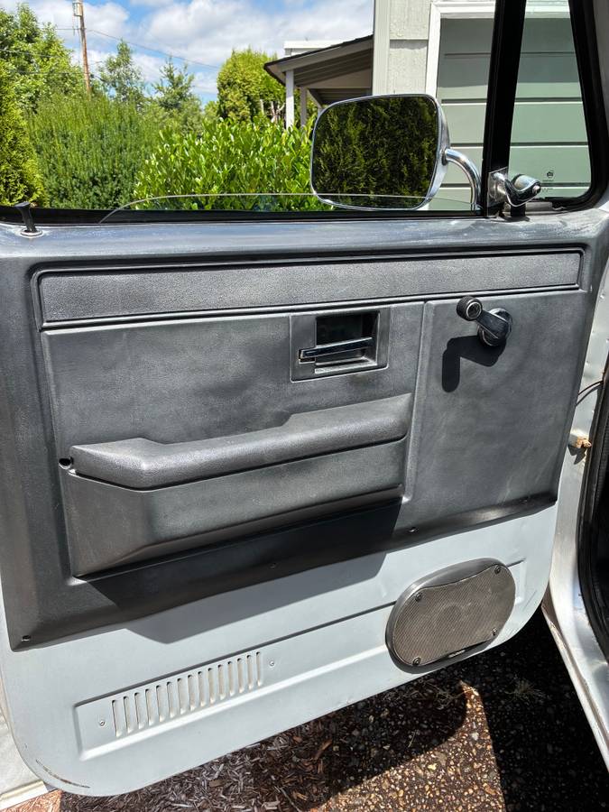 Chevy-c10-truck-1984-silver-6