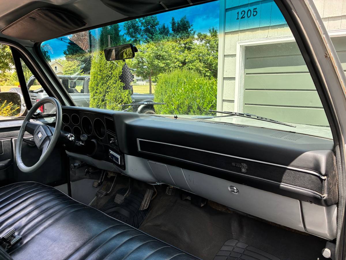 Chevy-c10-truck-1984-silver-9