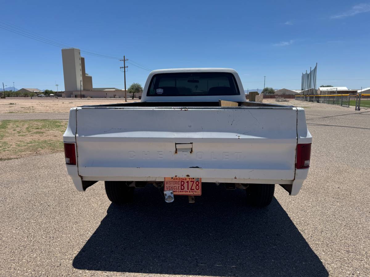 Chevy-c20-1973-white-3