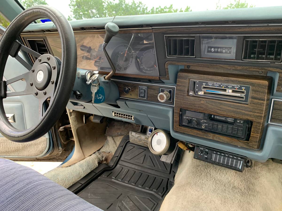Chevy-caprice-1978-blue-16