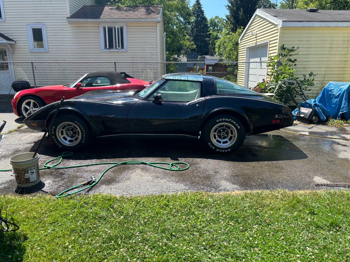 Chevy-corvette-1979-black-1