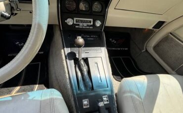 Chevy-corvette-1979-black-17