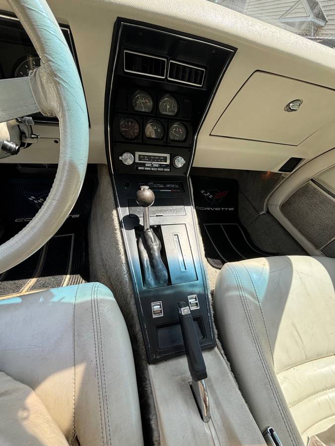 Chevy-corvette-1979-black-17