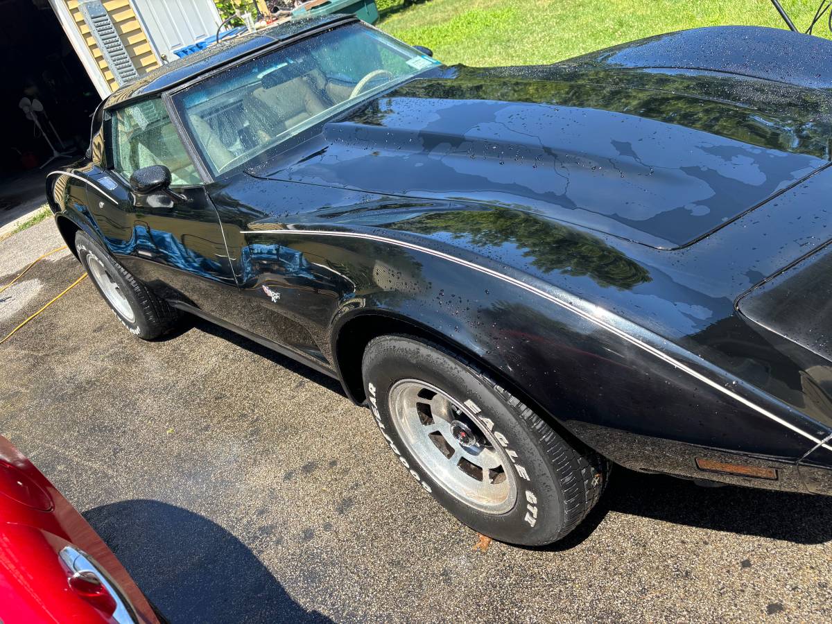 Chevy-corvette-1979-black-3