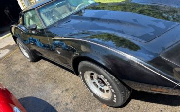 Chevy-corvette-1979-black-3