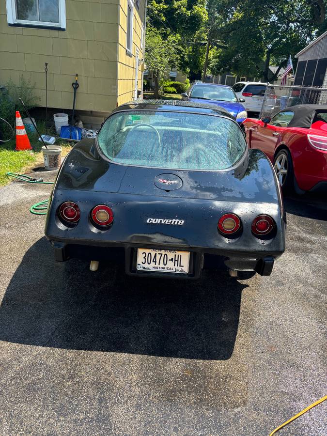 Chevy-corvette-1979-black-4