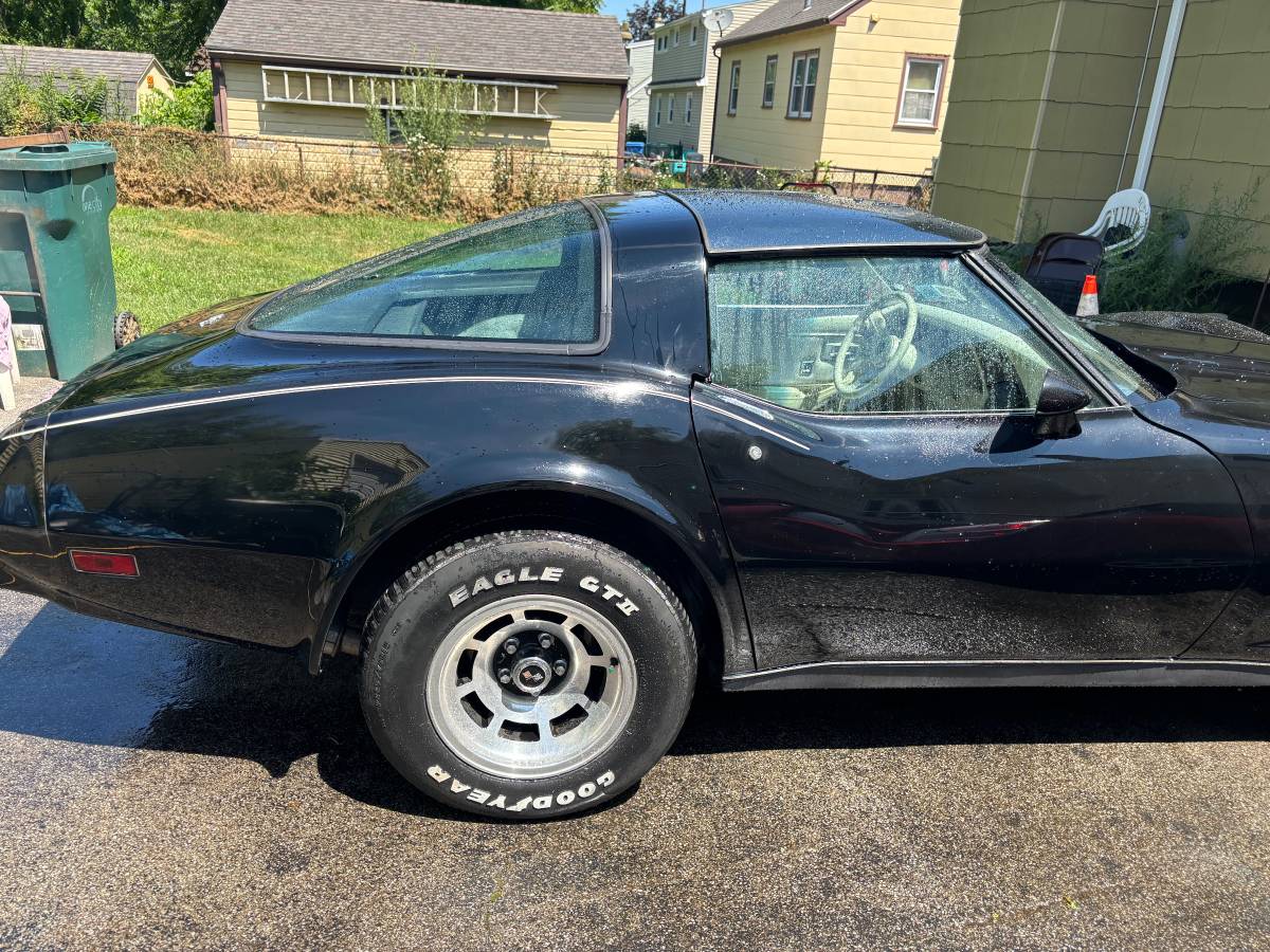 Chevy-corvette-1979-black-5