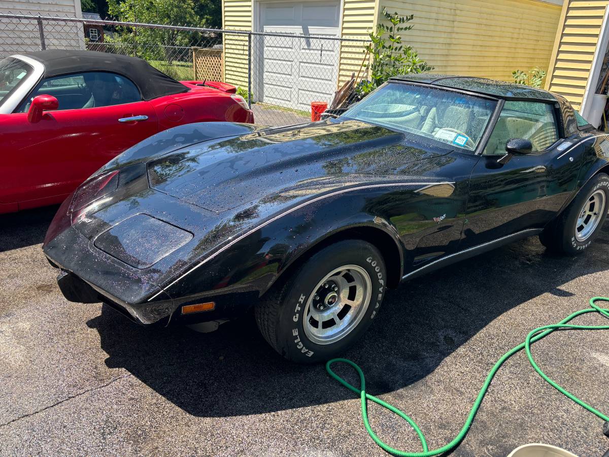 Chevy-corvette-1979-black-6