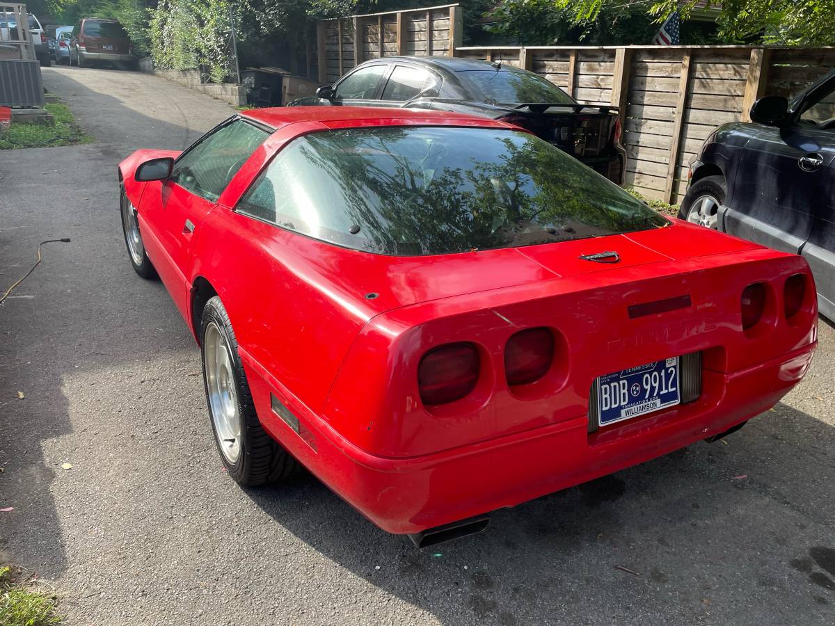 Chevy-corvette-1984-red-1