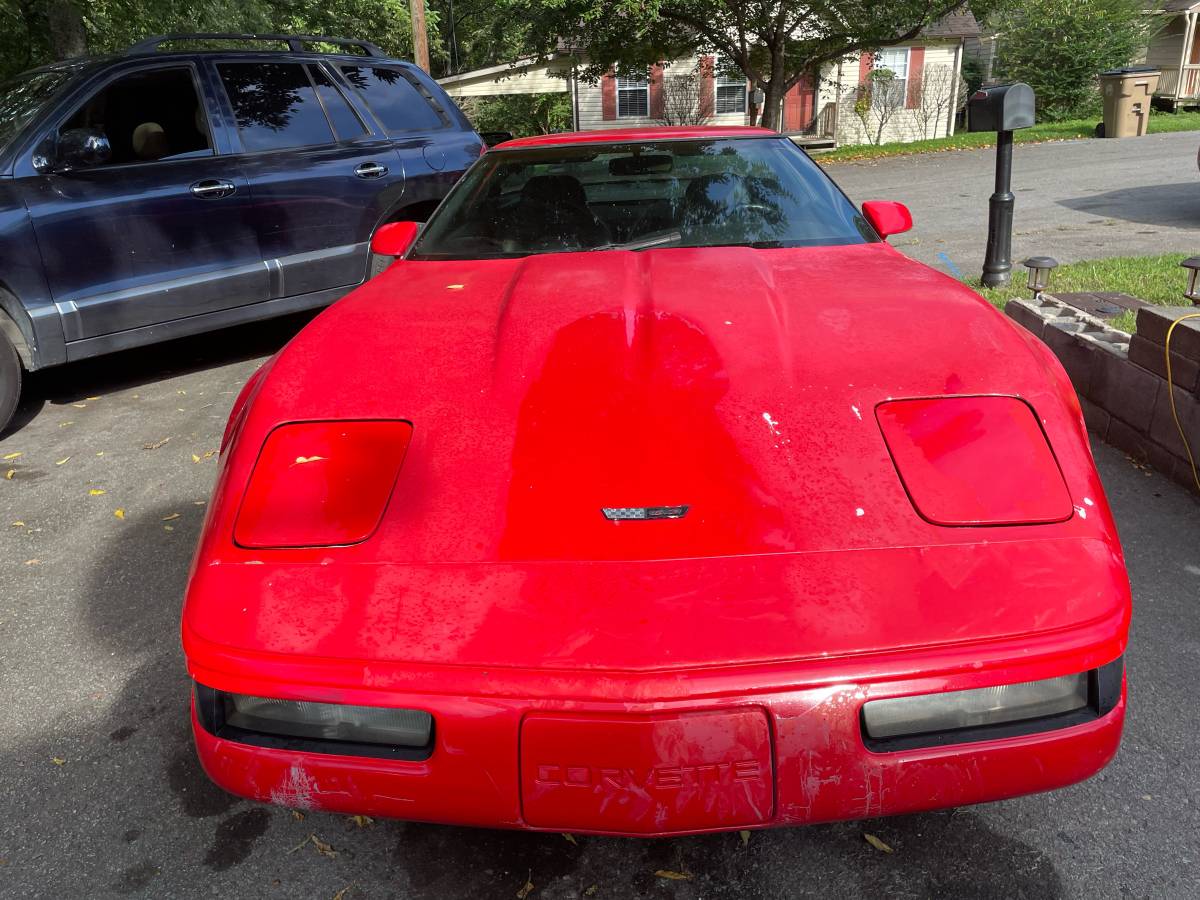 Chevy-corvette-1984-red-2