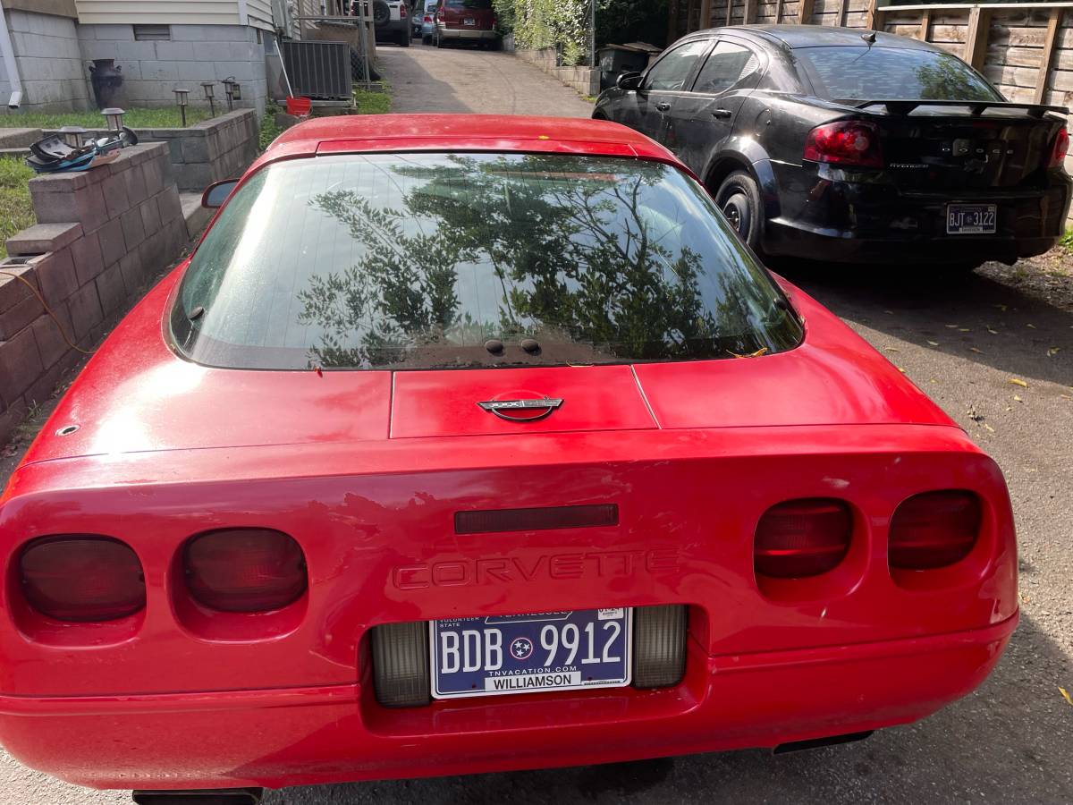 Chevy-corvette-1984-red-3