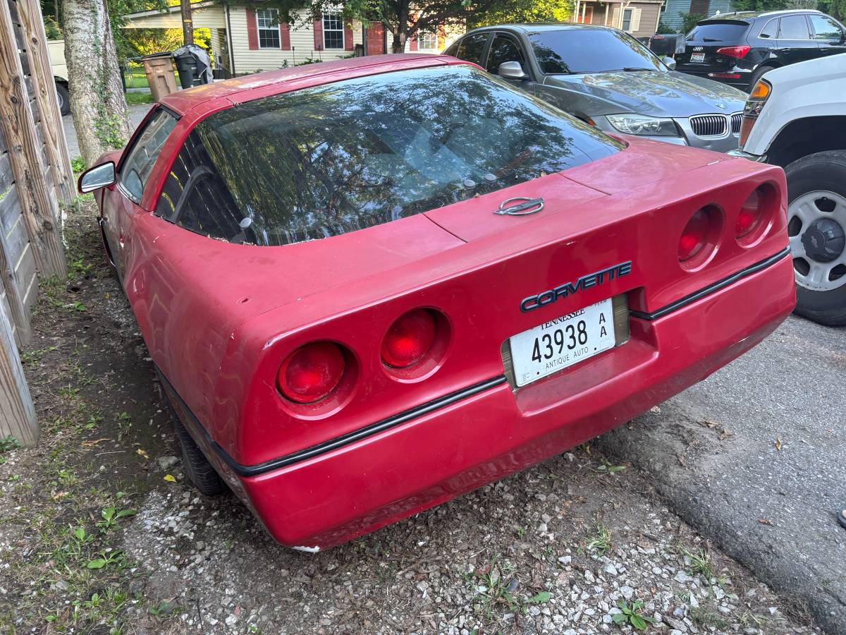 Chevy-corvette-1984-red-6