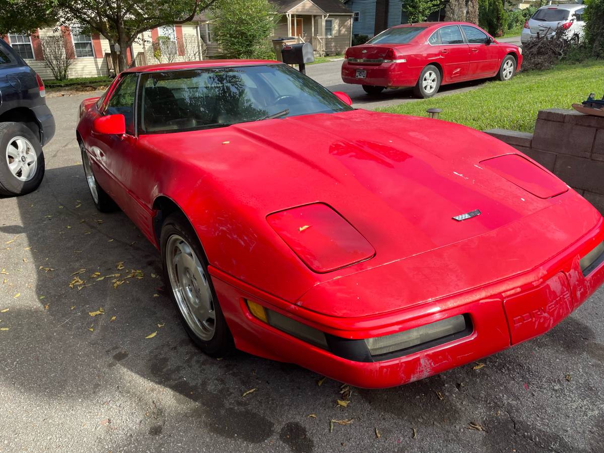 Chevy-corvette-1984-red