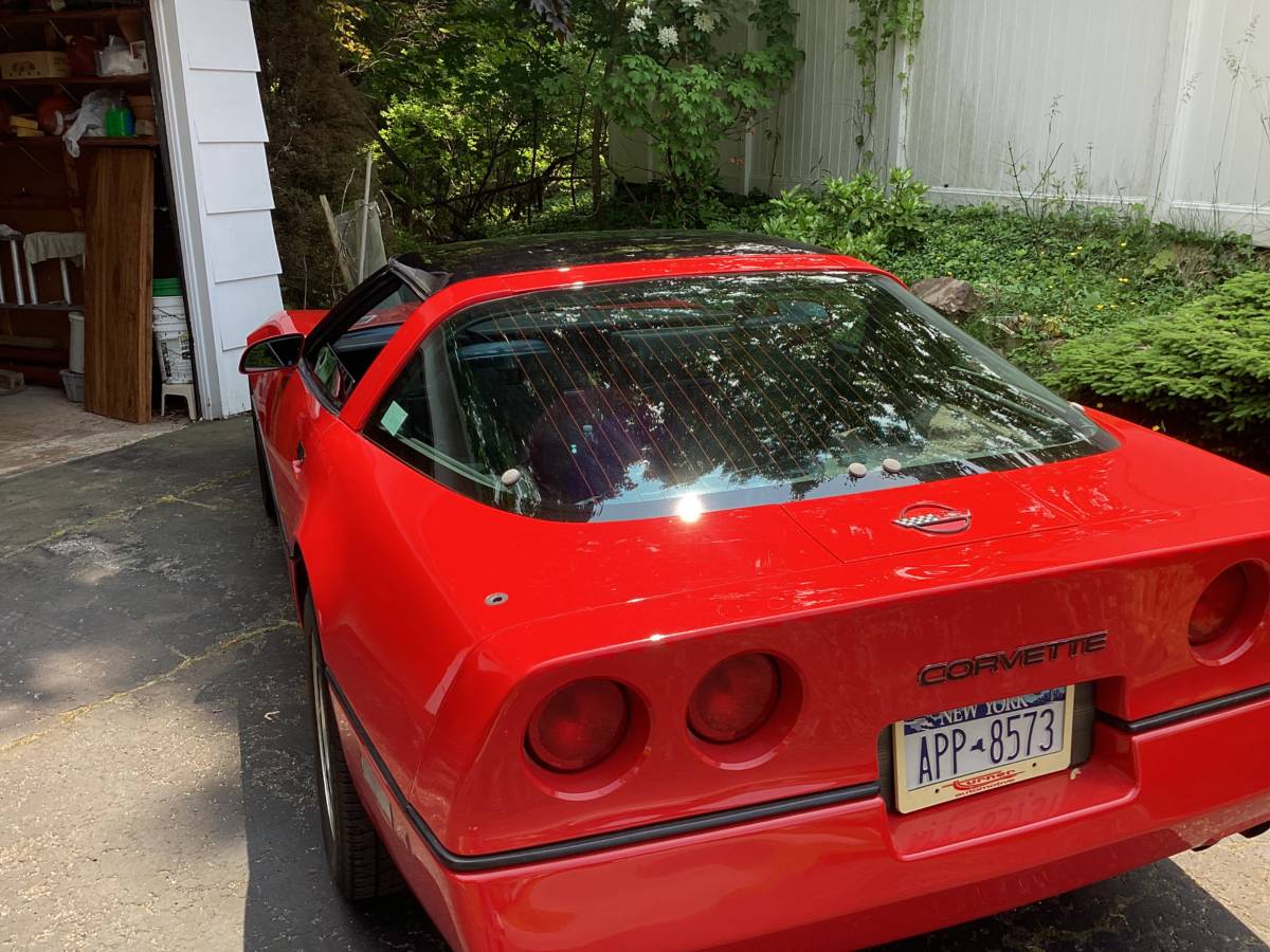 Chevy-corvette-1985-red-1