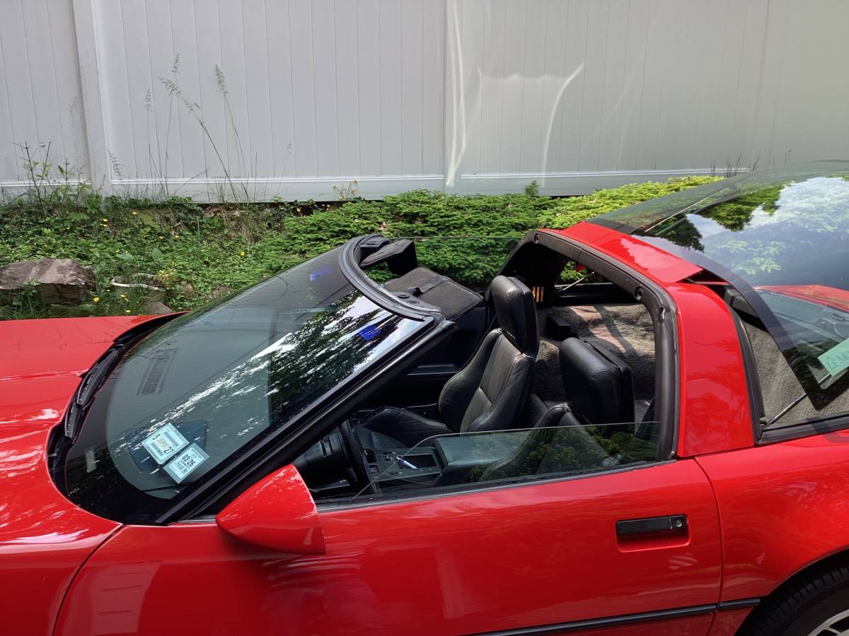 Chevy-corvette-1985-red-12
