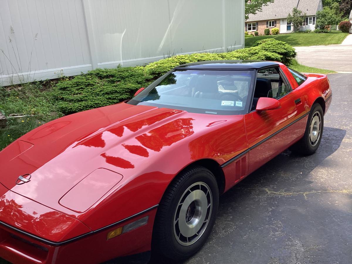 Chevy-corvette-1985-red