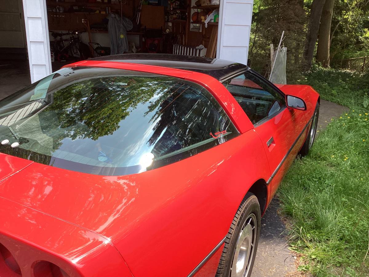Chevy-corvette-1985-red-2