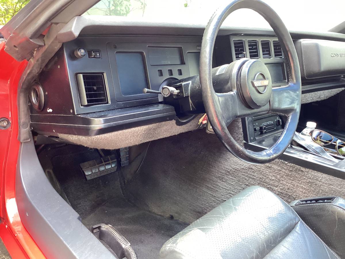 Chevy-corvette-1985-red-4