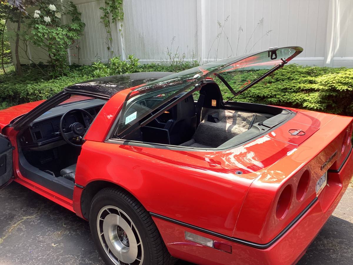 Chevy-corvette-1985-red-8