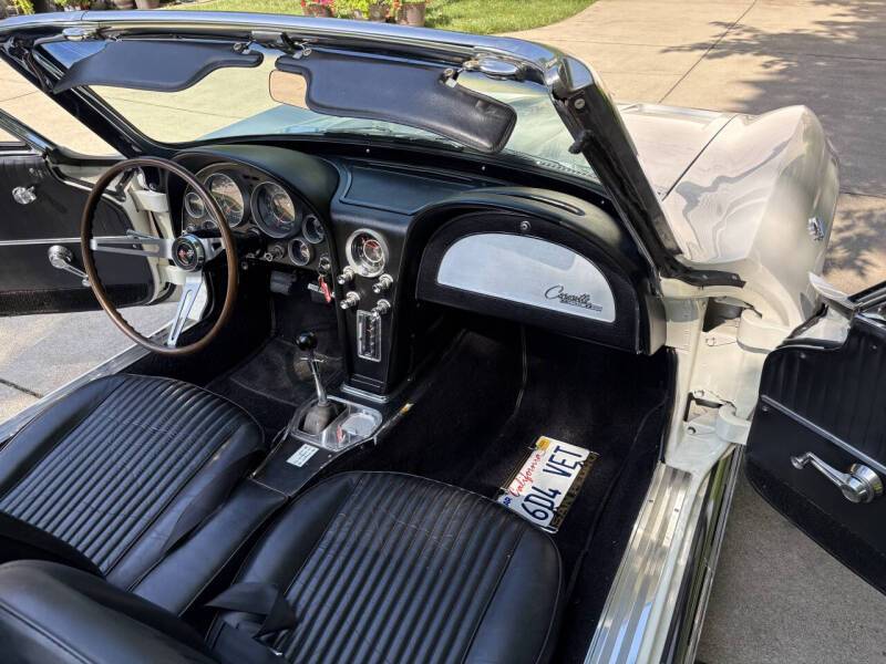 Chevy-corvette-convertible-1964-15