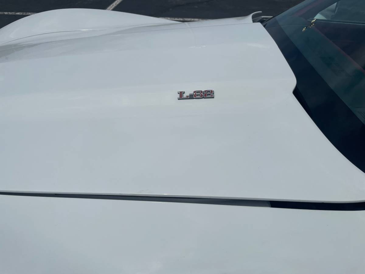 Chevy-corvette-coupe-1979-white-3