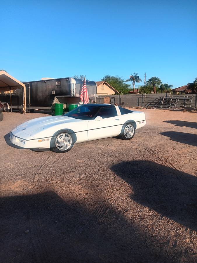 Chevy-corvette-coupe-1990-white-1