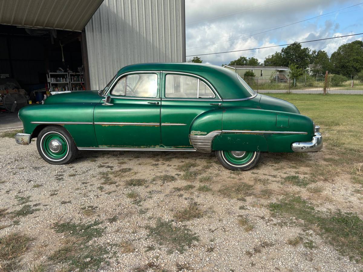 Chevy-deluxe-1952-green-12