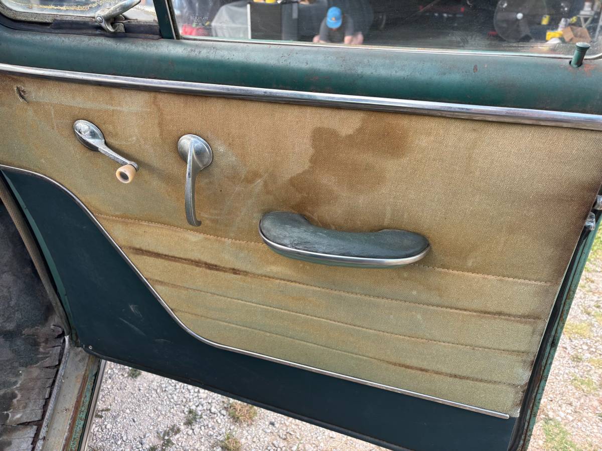 Chevy-deluxe-1952-green-20
