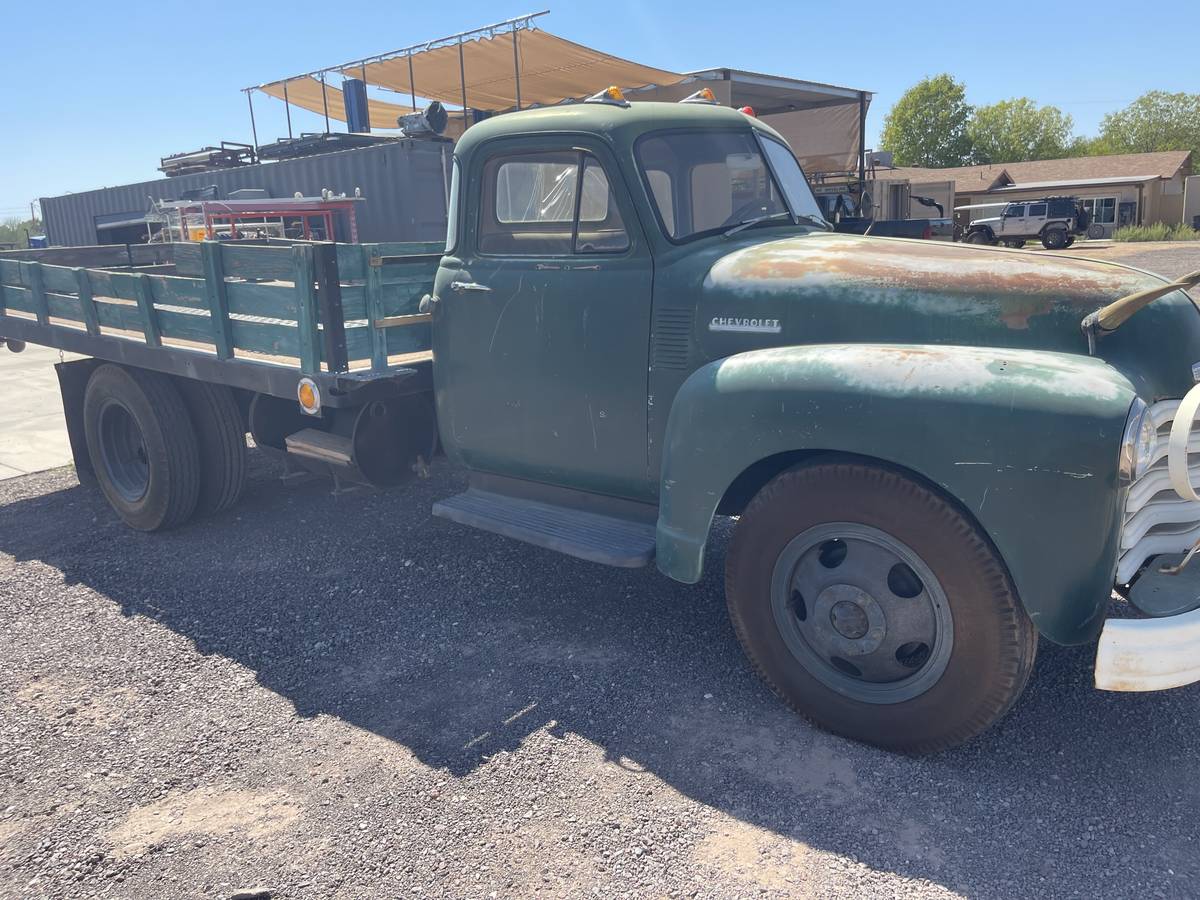 Chevy-dump-truck-1952-green-1