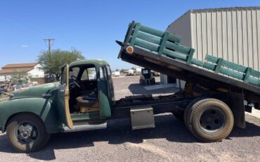 Chevy-dump-truck-1952-green