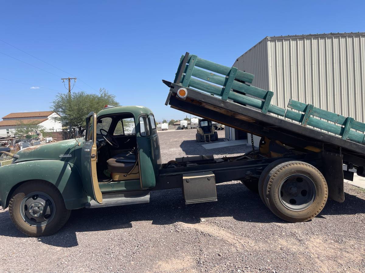 Chevy-dump-truck-1952-green