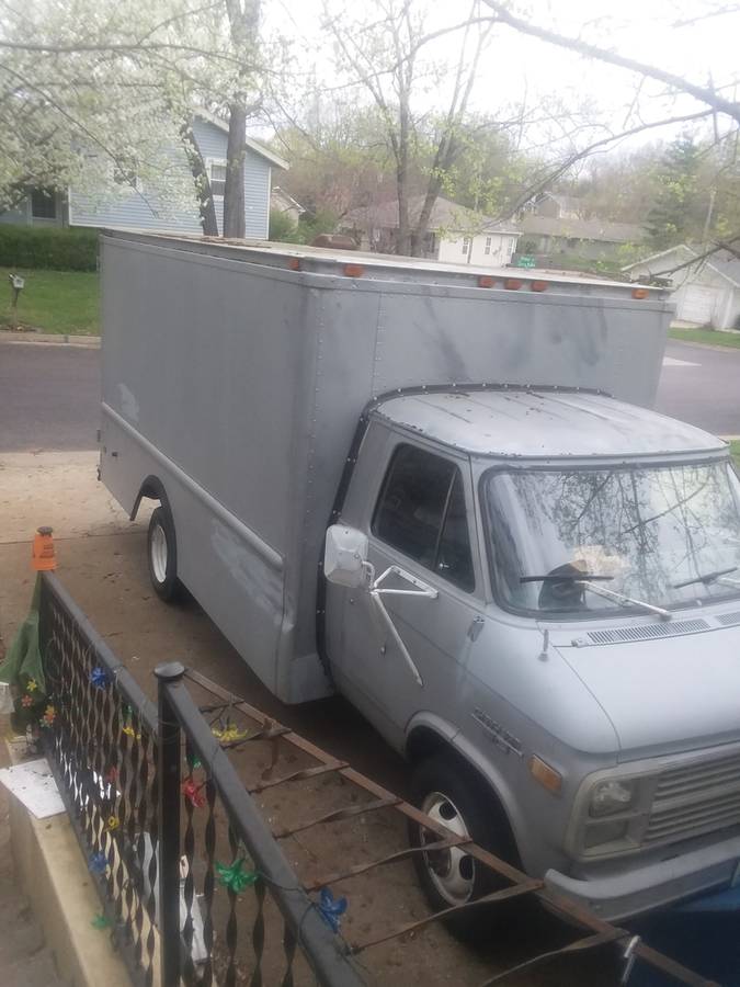 Chevy-g30-1984-grey-3