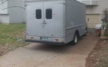 Chevy-g30-1984-grey-4