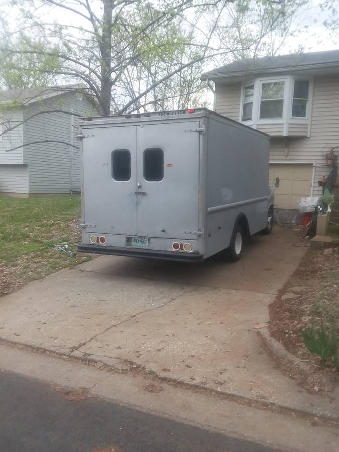 Chevy-g30-1984-grey-4