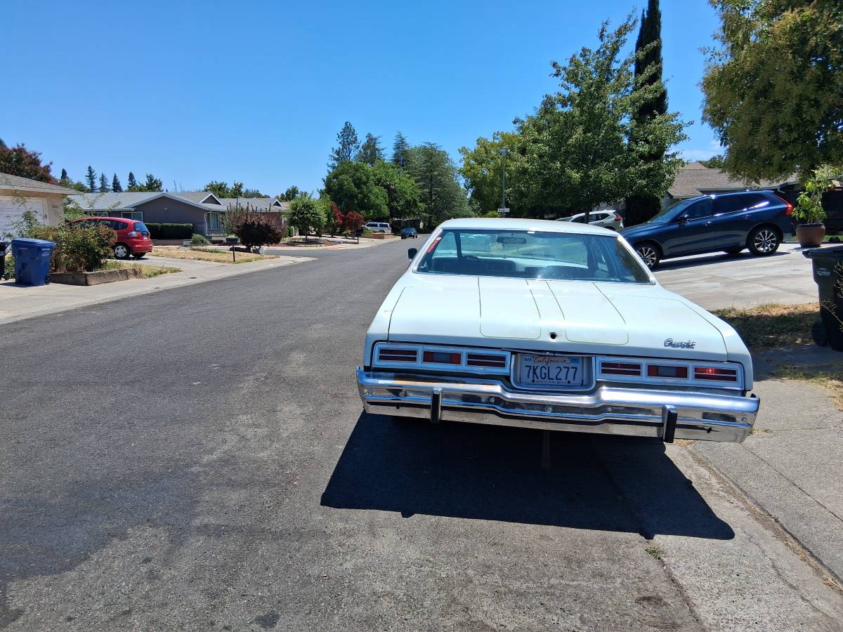 Chevy-impala-1975-custom-3