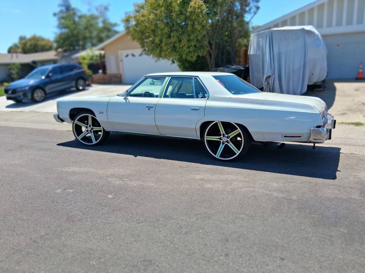 Chevy-impala-1975-custom