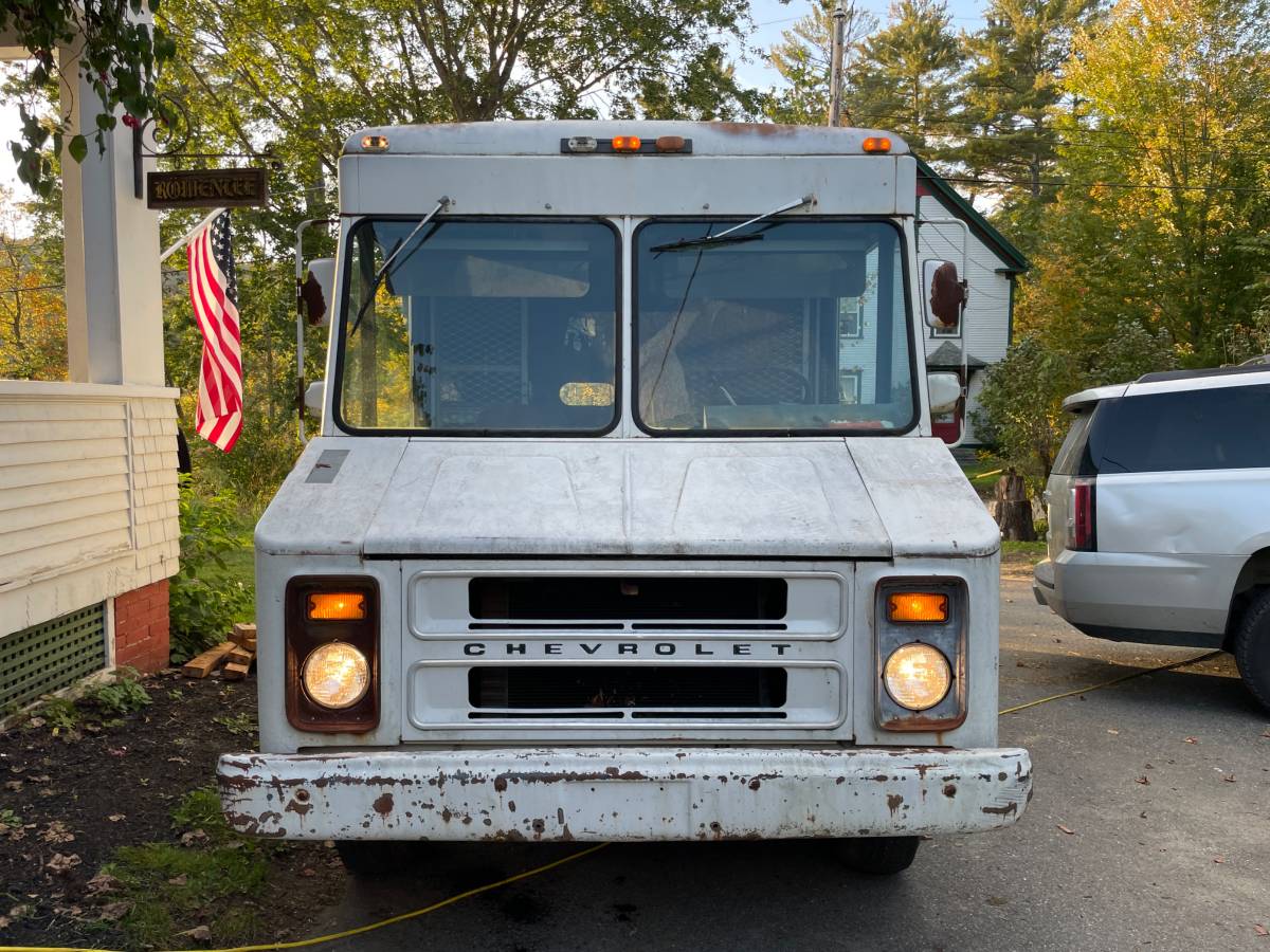 Chevy-p20-step-van-1986-white-2
