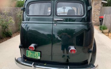 Chevy-panel-truck-1953-green-11