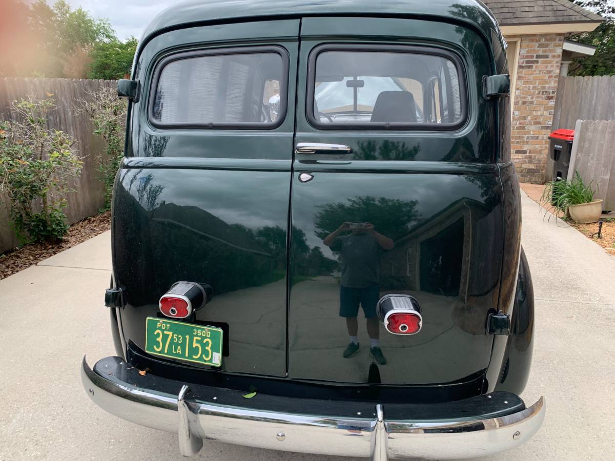 Chevy-panel-truck-1953-green-11