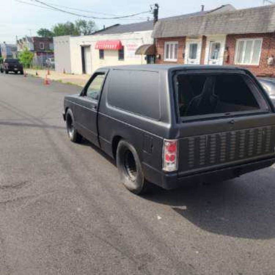 Chevy-s10-1982-black-2