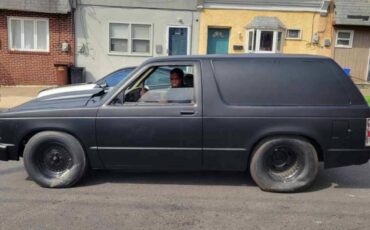 Chevy-s10-1982-black-3
