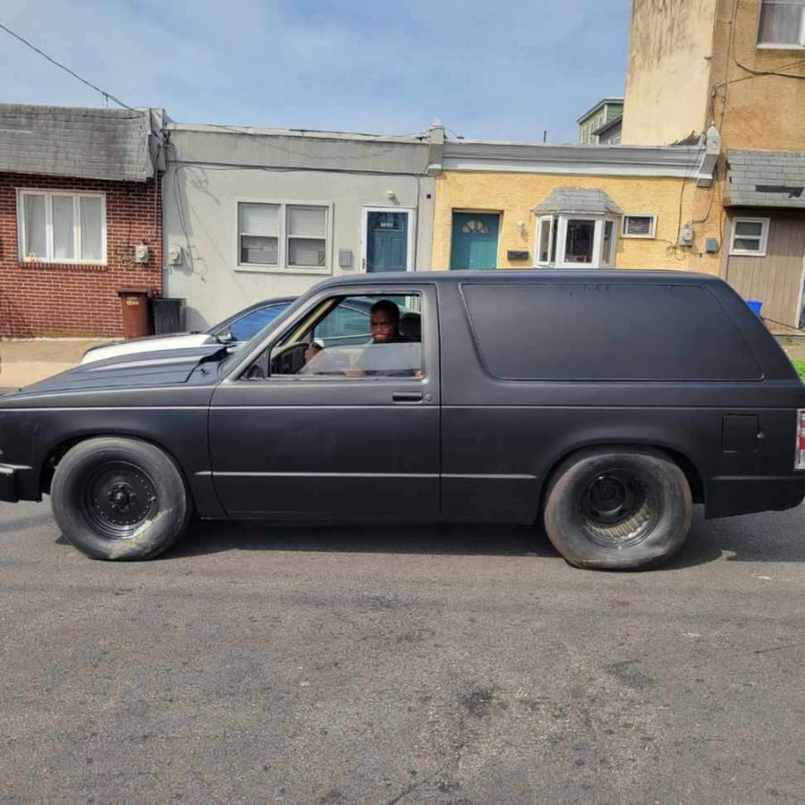 Chevy-s10-1982-black-3
