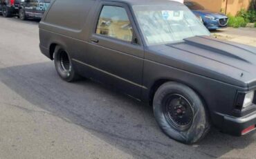 Chevy-s10-1982-black-4