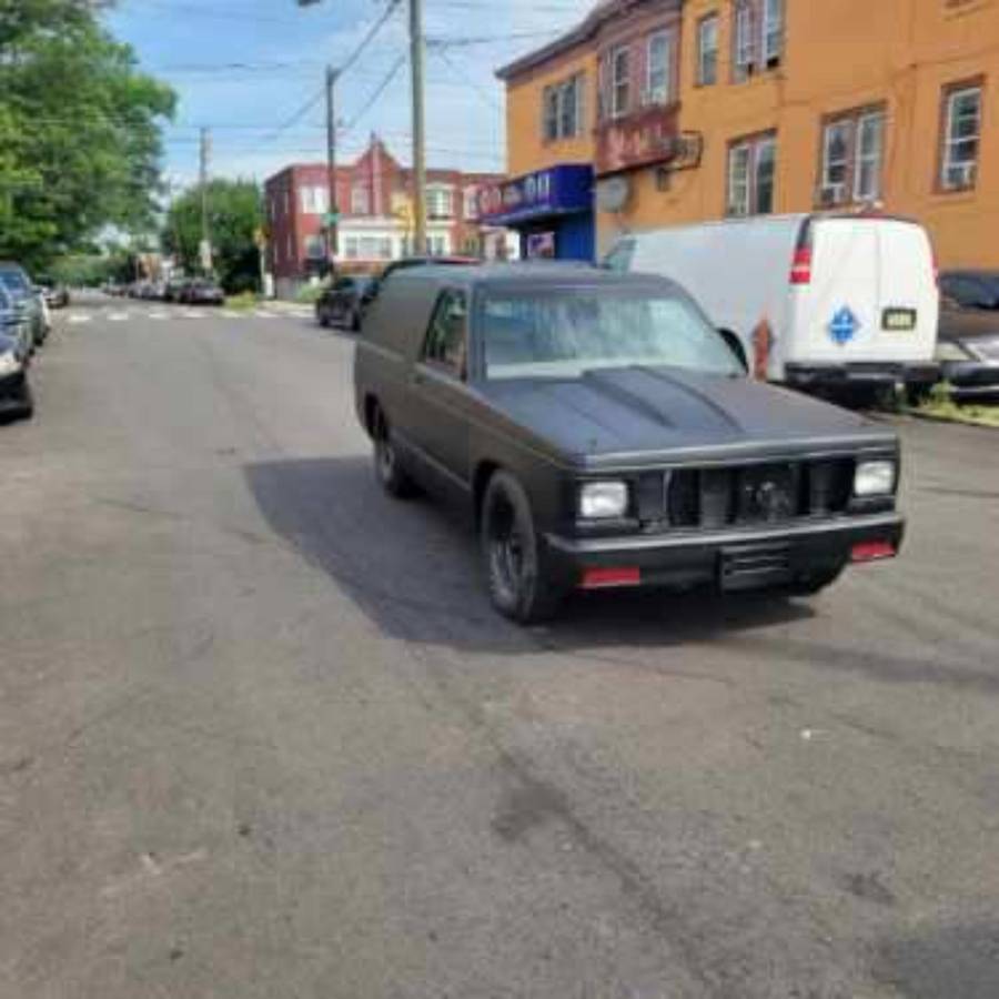 Chevy-s10-1982-black-5