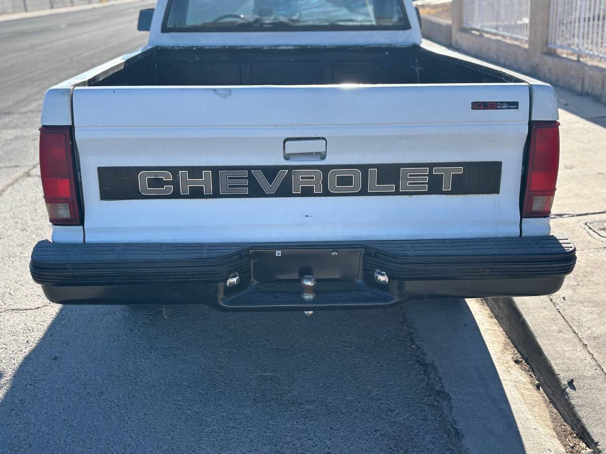 Chevy-s10-pickup-1991-white-2