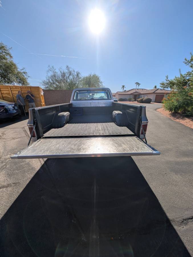 Chevy-silverado-1500-1979-silver-10