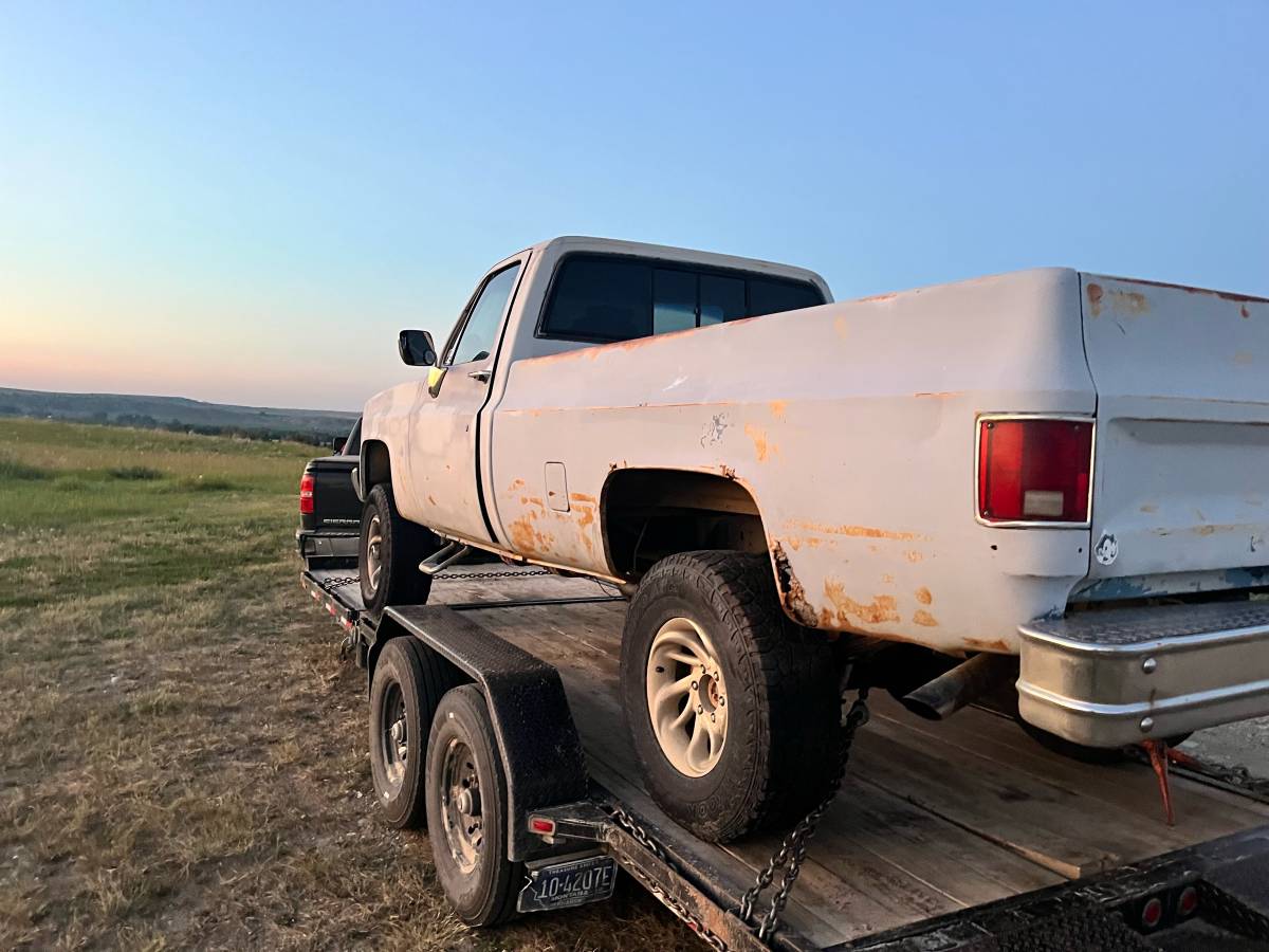 Chevy-silverado-1500-1985-custom-1