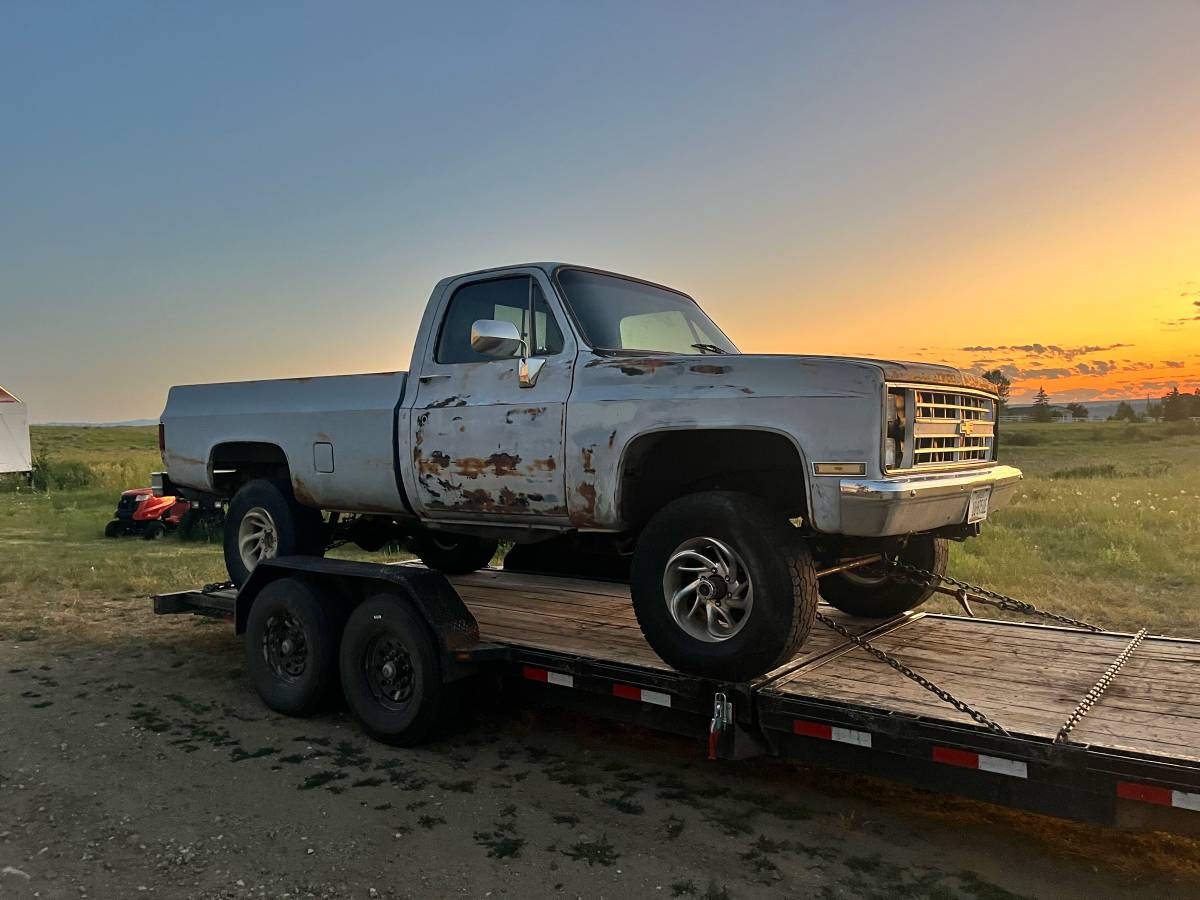 Chevy-silverado-1500-1985-custom-5