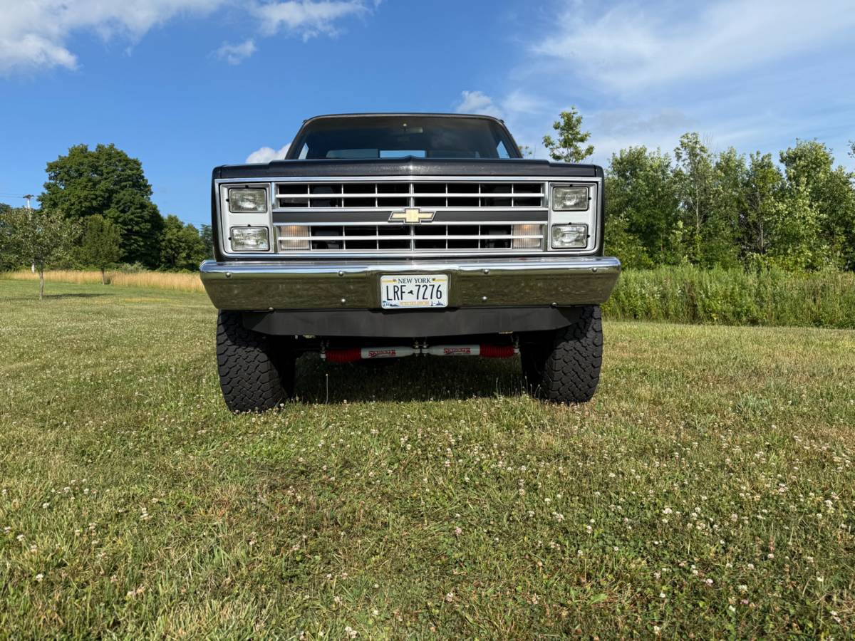 Chevy-silverado-1985-black-1