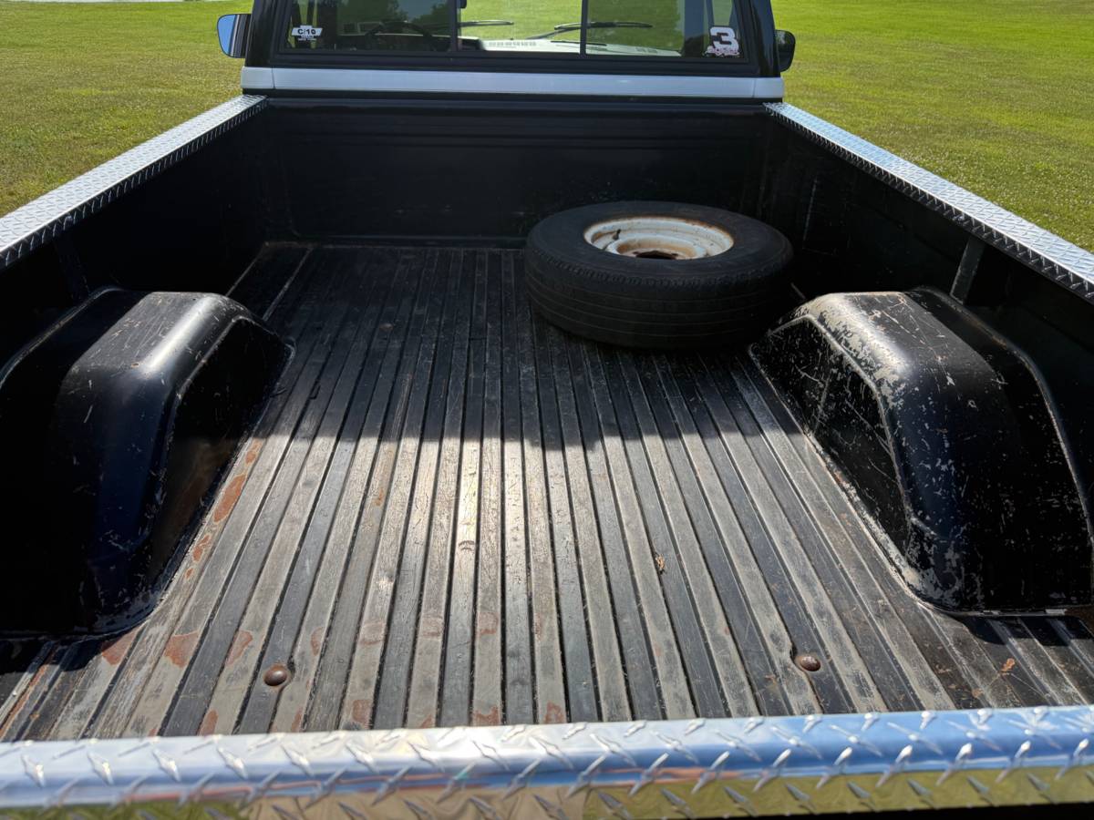 Chevy-silverado-1985-black-11
